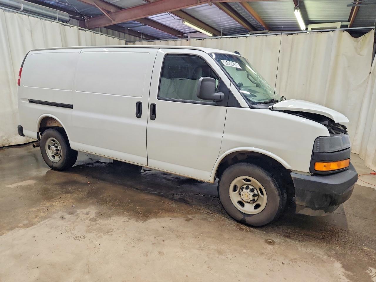 2025 Chevrolet Express G2500 - Фото 4