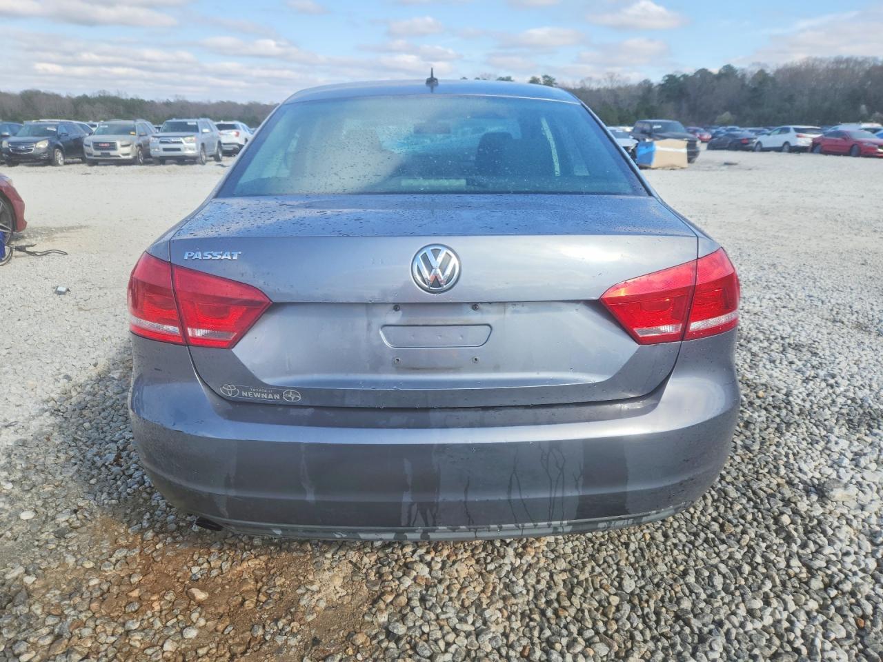 2013 Volkswagen Passat S - Image 6