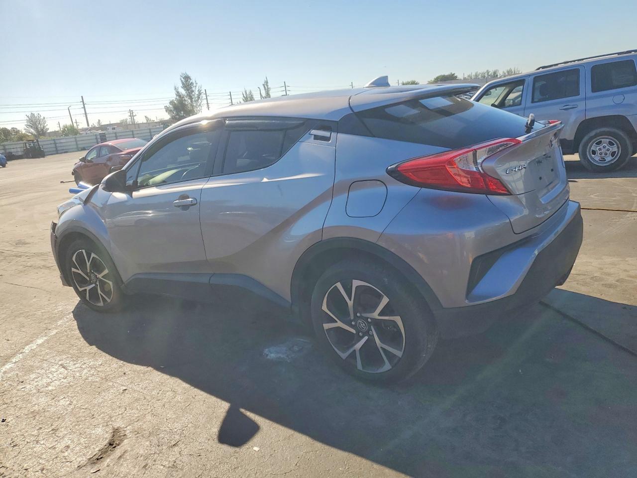 2018 Toyota C-Hr Xle - Image 2