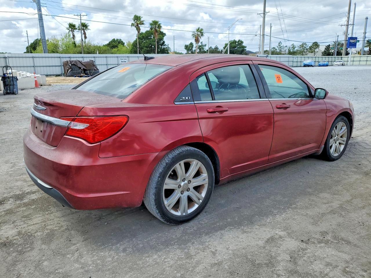 2013 Chrysler 200 Touring - Фото 3