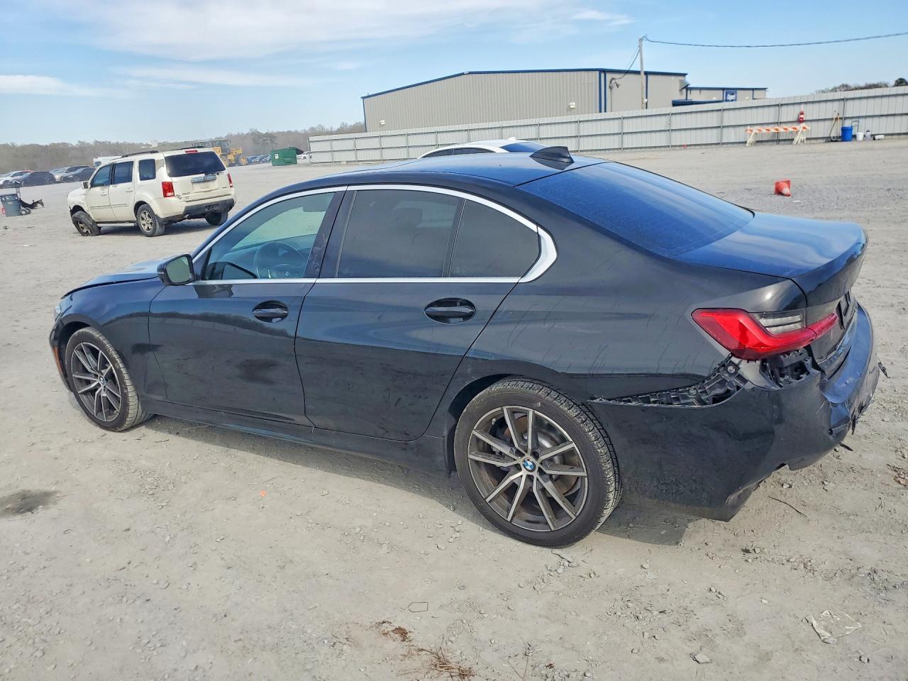 2020 BMW 330I - Фото 2