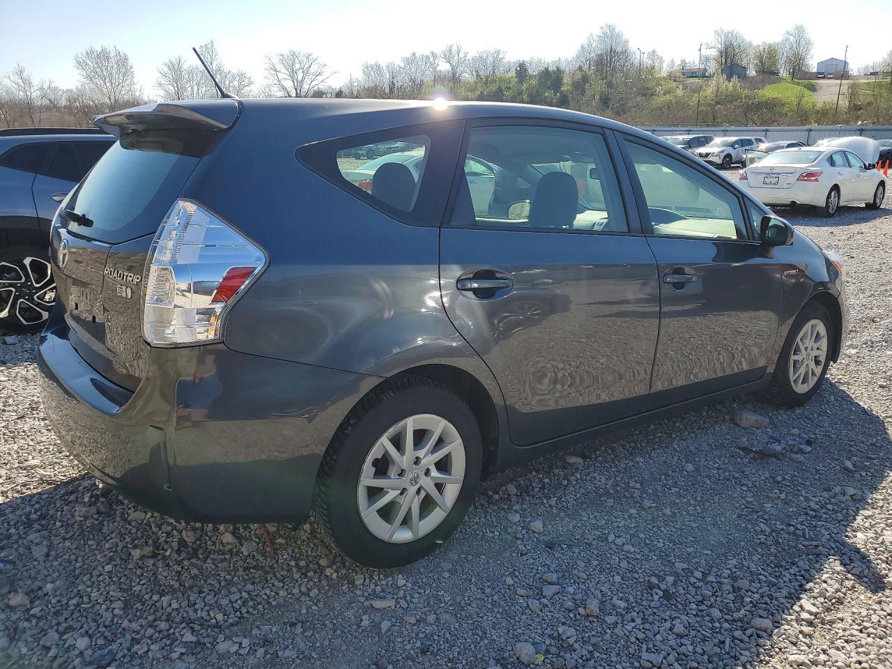 2012 Toyota Prius V Two - Фото 3