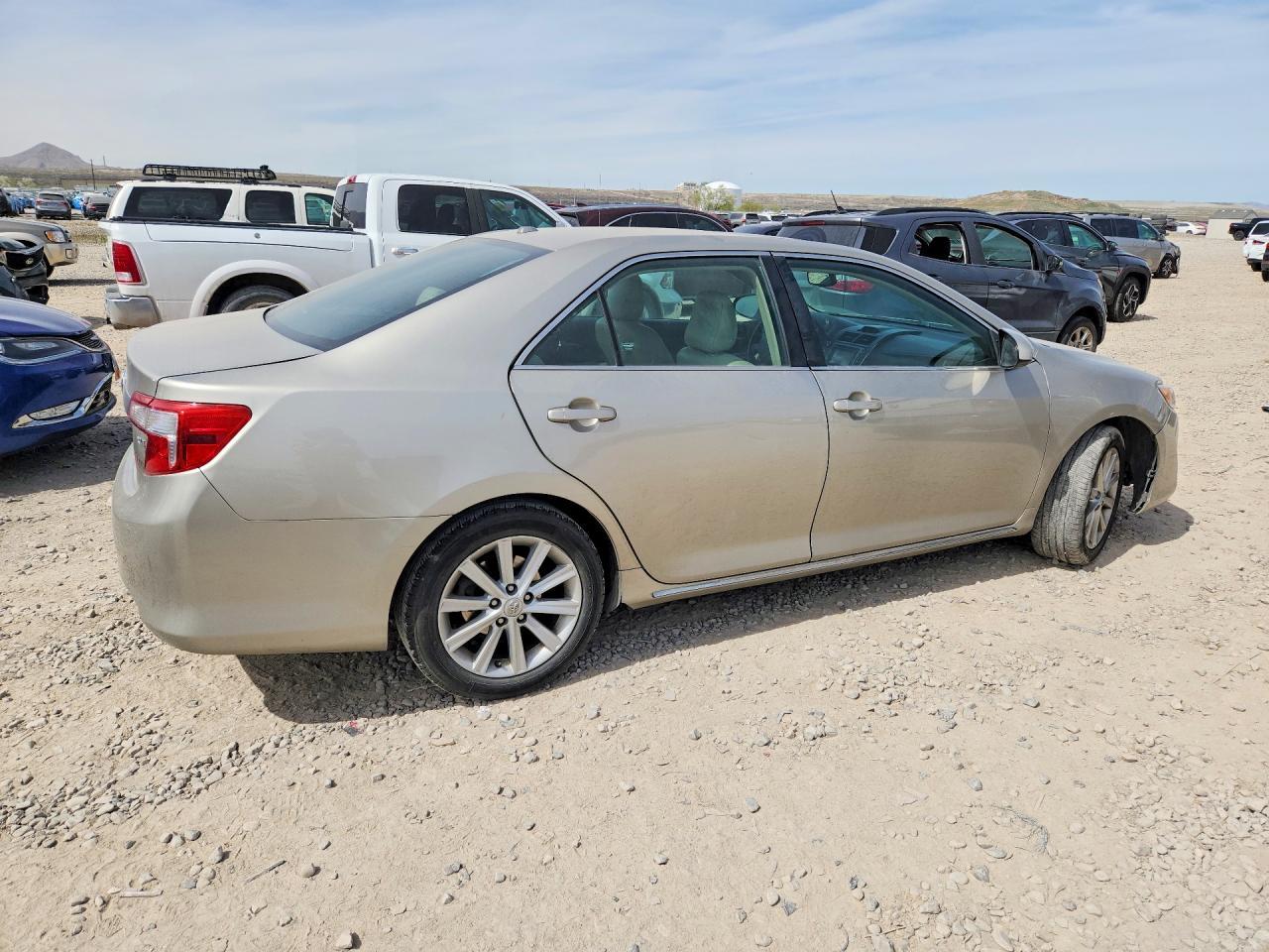 2014 Toyota Camry Xle - Image 3