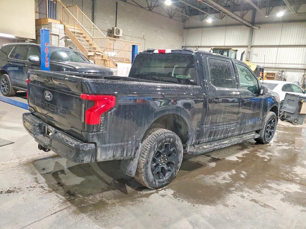 2025 Ford F150 Lightning Xlt - Фото 3