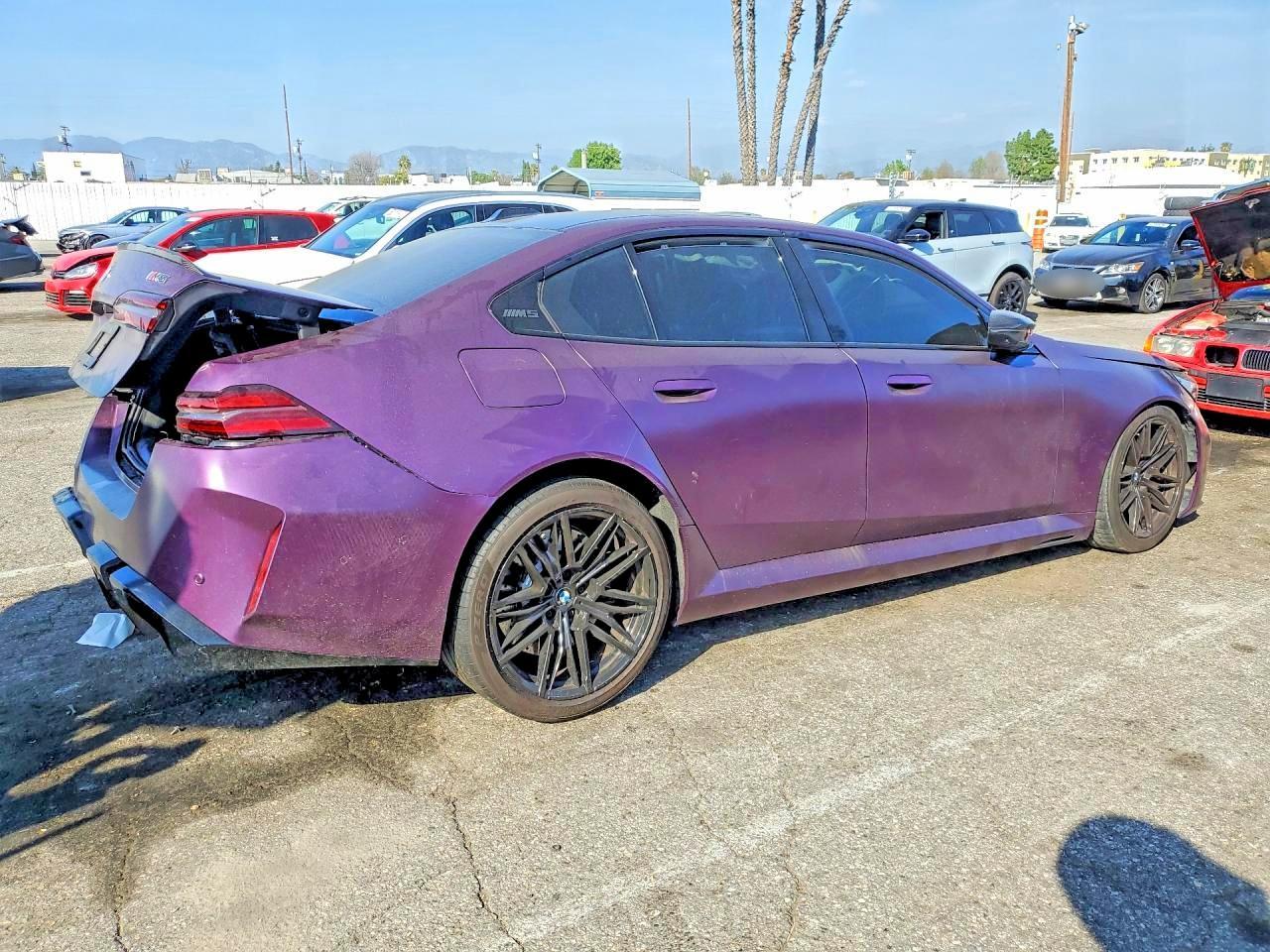 2025 BMW M5 - Фото 3