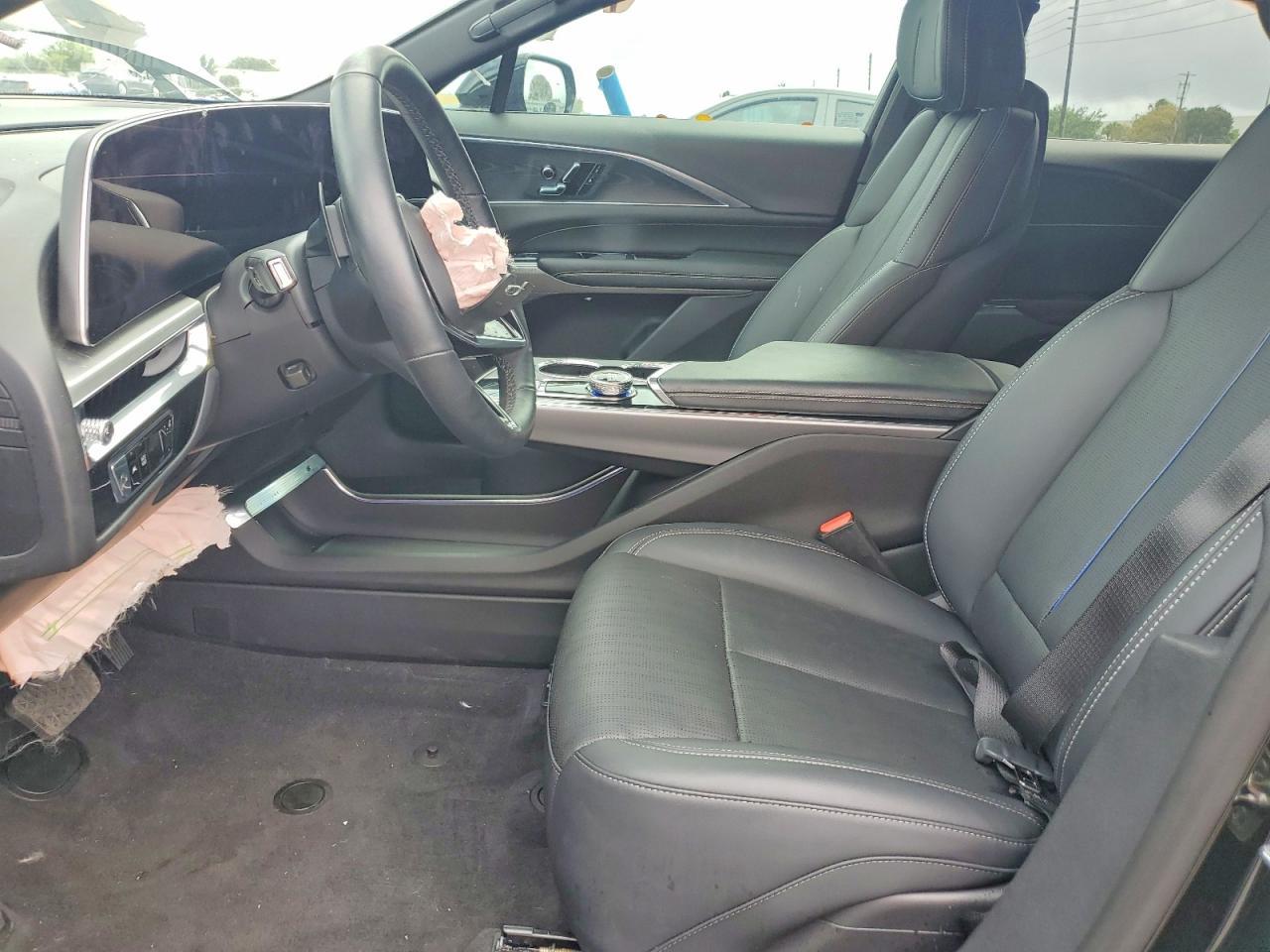 2024 Cadillac Lyriq Luxury - Image 7