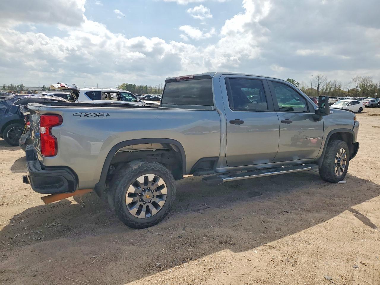 2024 Chevrolet Silverado K2500 Custom - Фото 3