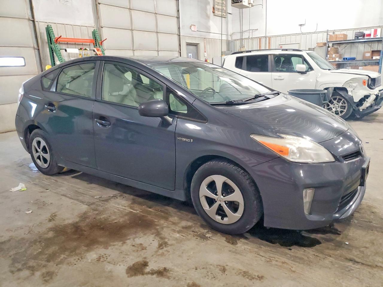 2013 Toyota Prius Two - Фото 4