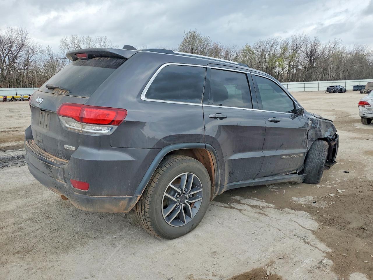 2020 Jeep Grand Cherokee Laredo - Фото 3