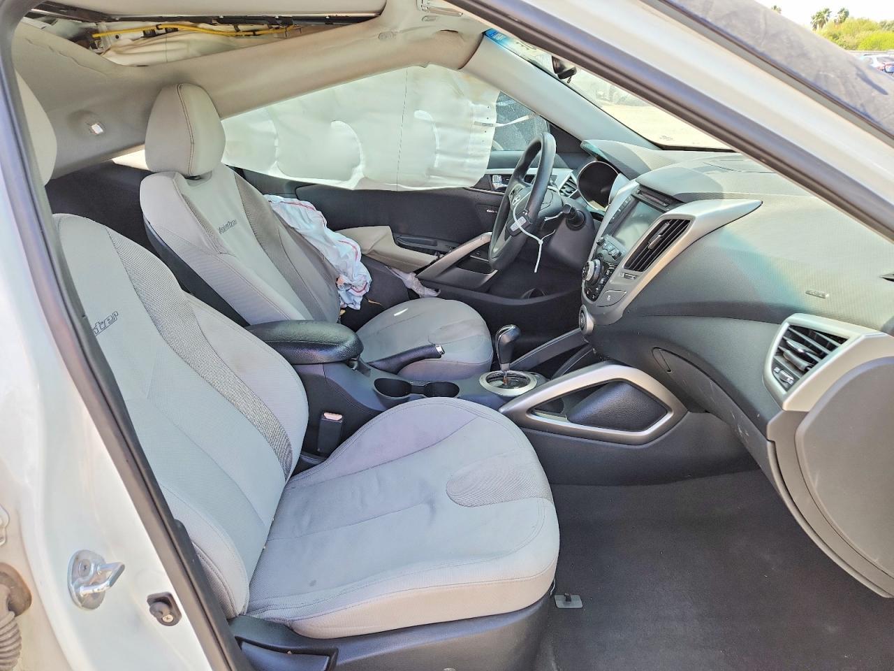 2012 Hyundai Veloster - Фото 7