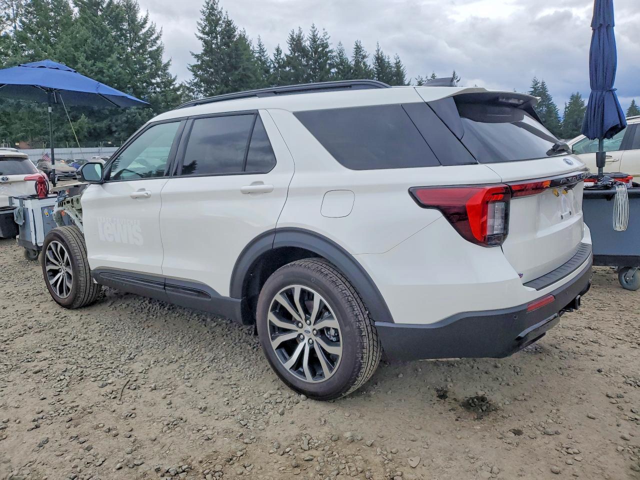2025 Ford Explorer St-Line - Image 2