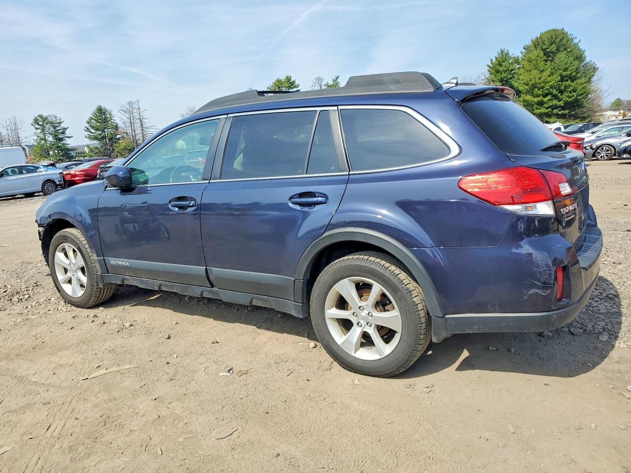 2013 Subaru Outback 2.5I Limited - Фото 2