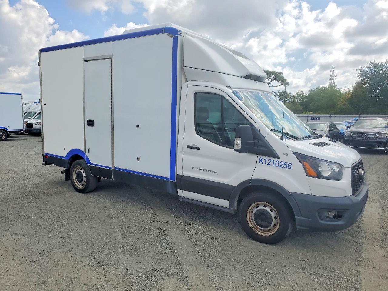 2021 Ford Transit Delivery Truck - Фото 4