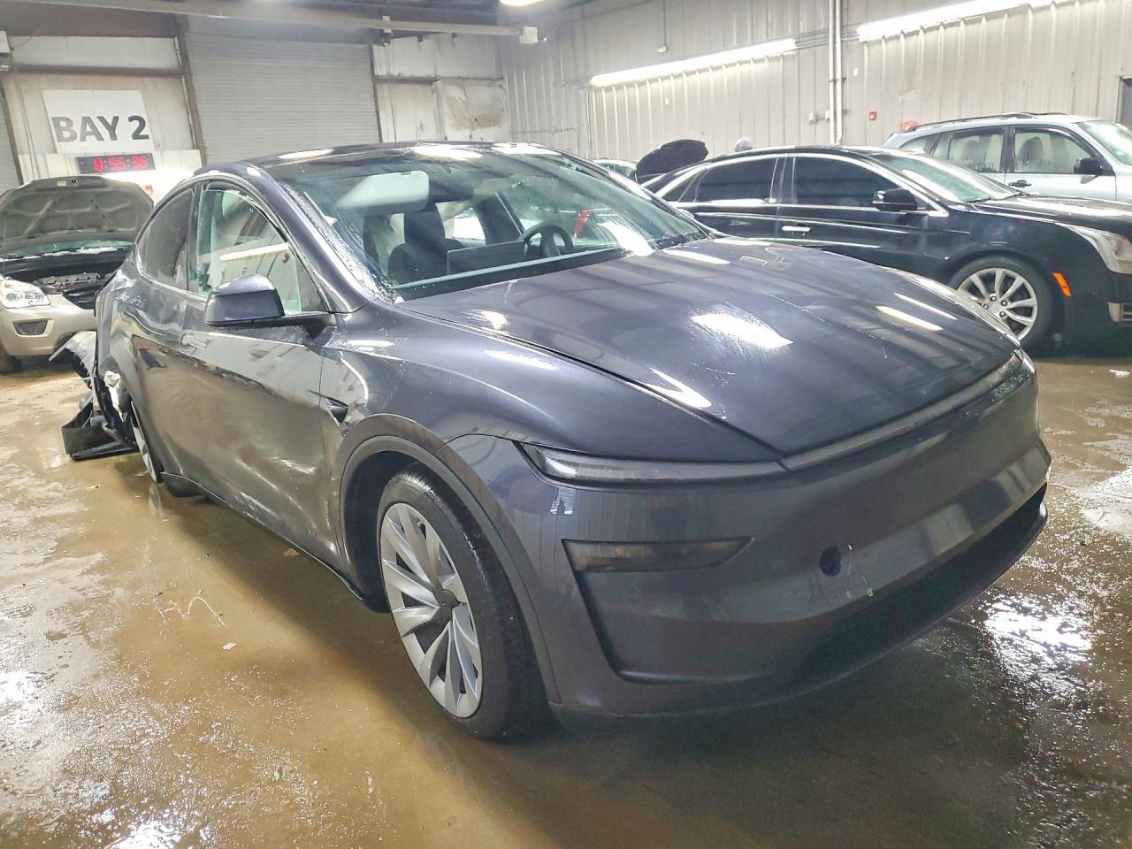 2026 Tesla Model Y - Фото 4