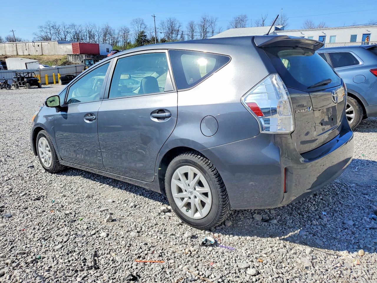 2012 Toyota Prius V Two - Фото 2