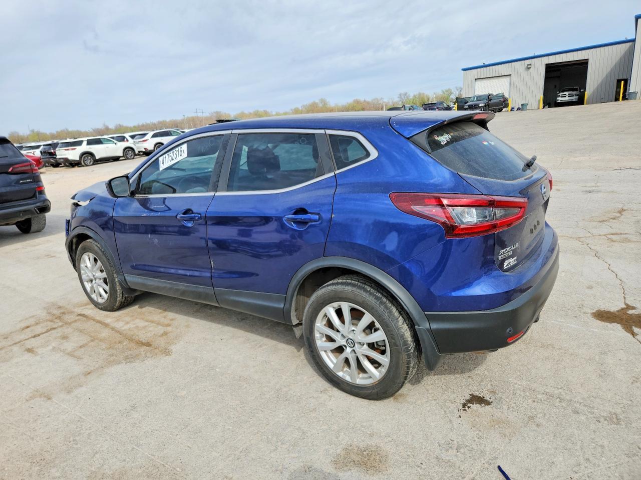 2022 Nissan Rogue Sport S - Фото 2