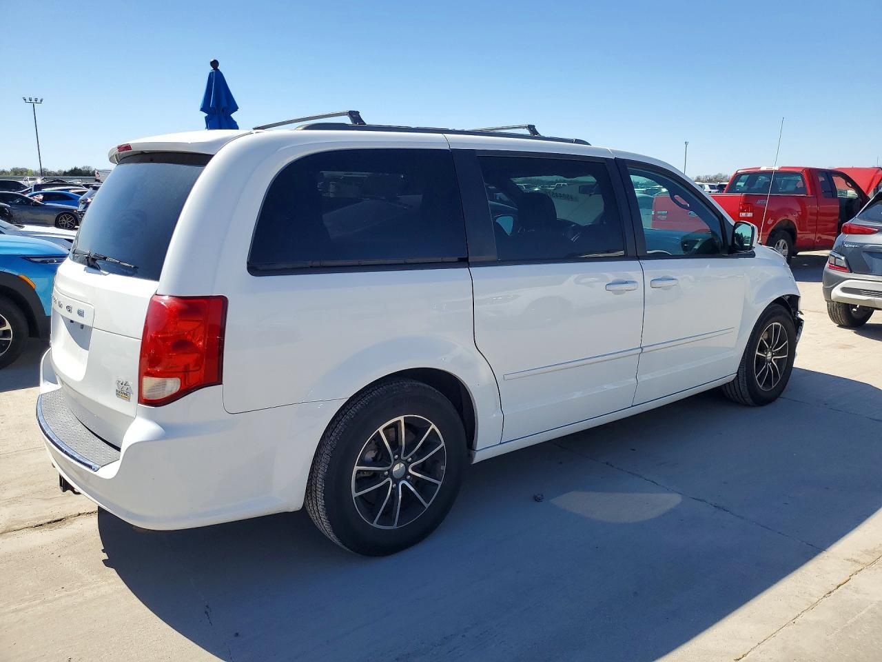 2016 Dodge Grand Caravan R - Image 3