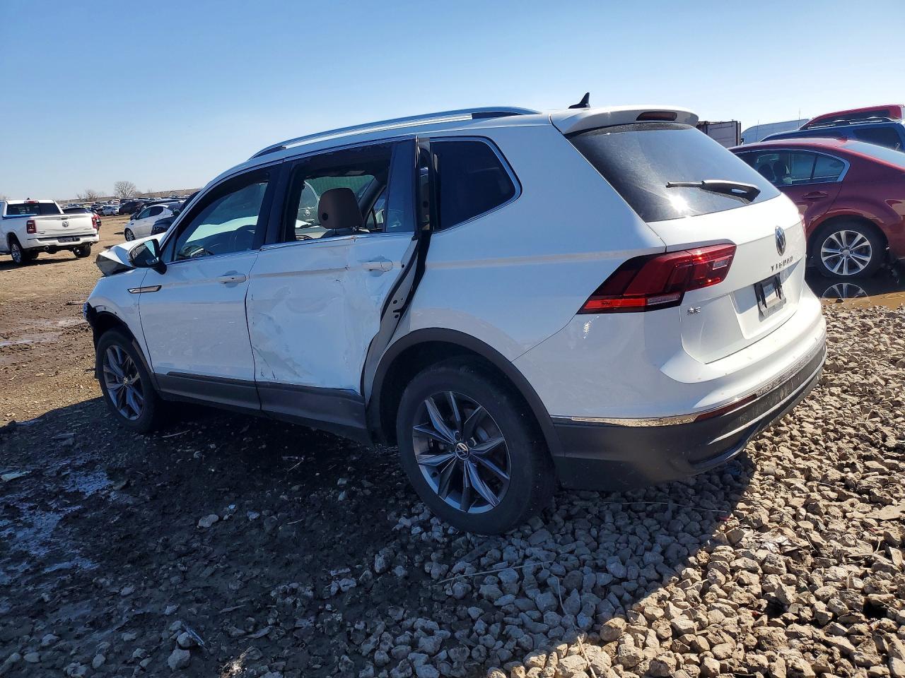2022 Volkswagen Tiguan Se - Фото 2