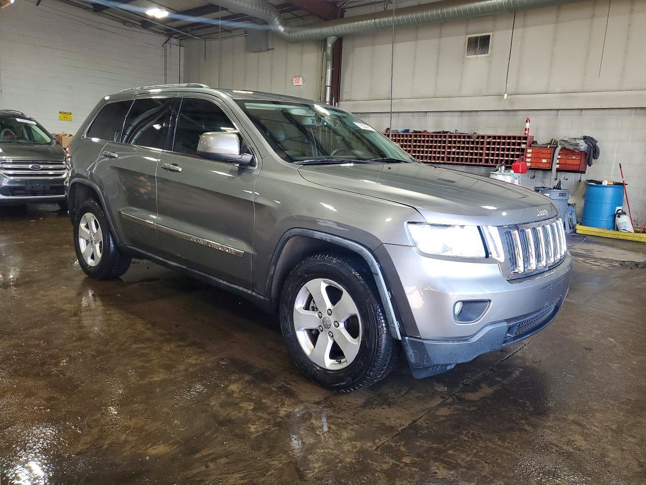 2011 Jeep Grand Cherokee Laredo - Image 4
