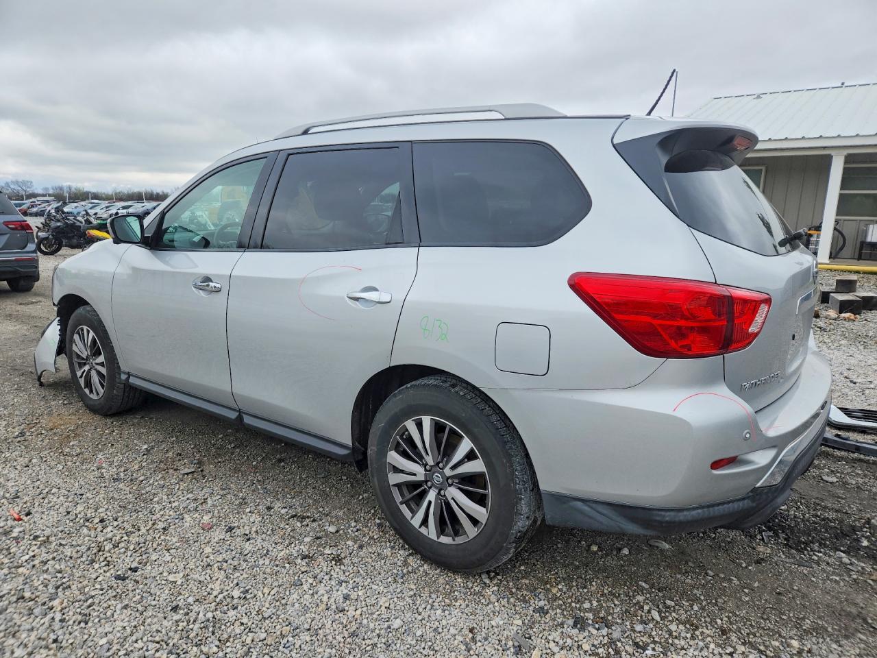 2018 Nissan Pathfinder Sl - Image 2