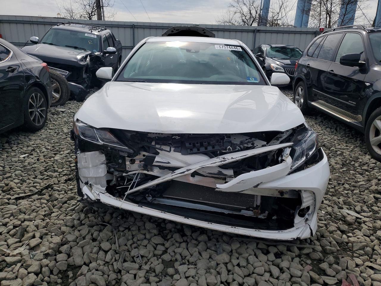 2020 Toyota Camry Le - Фото 5