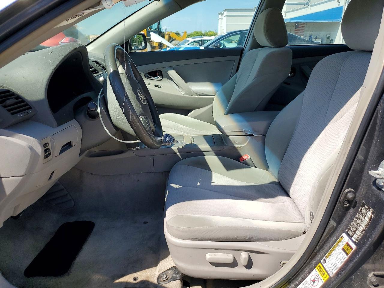 2010 Toyota Camry Le - Фото 7
