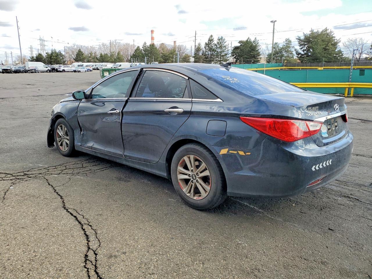 2013 Hyundai Sonata Gls - Image 2