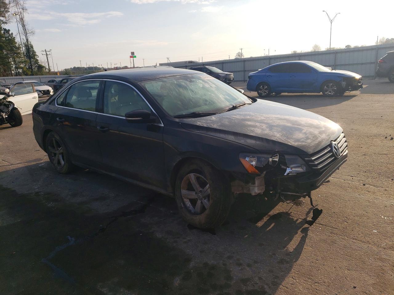 2015 Volkswagen Passat S - Фото 4