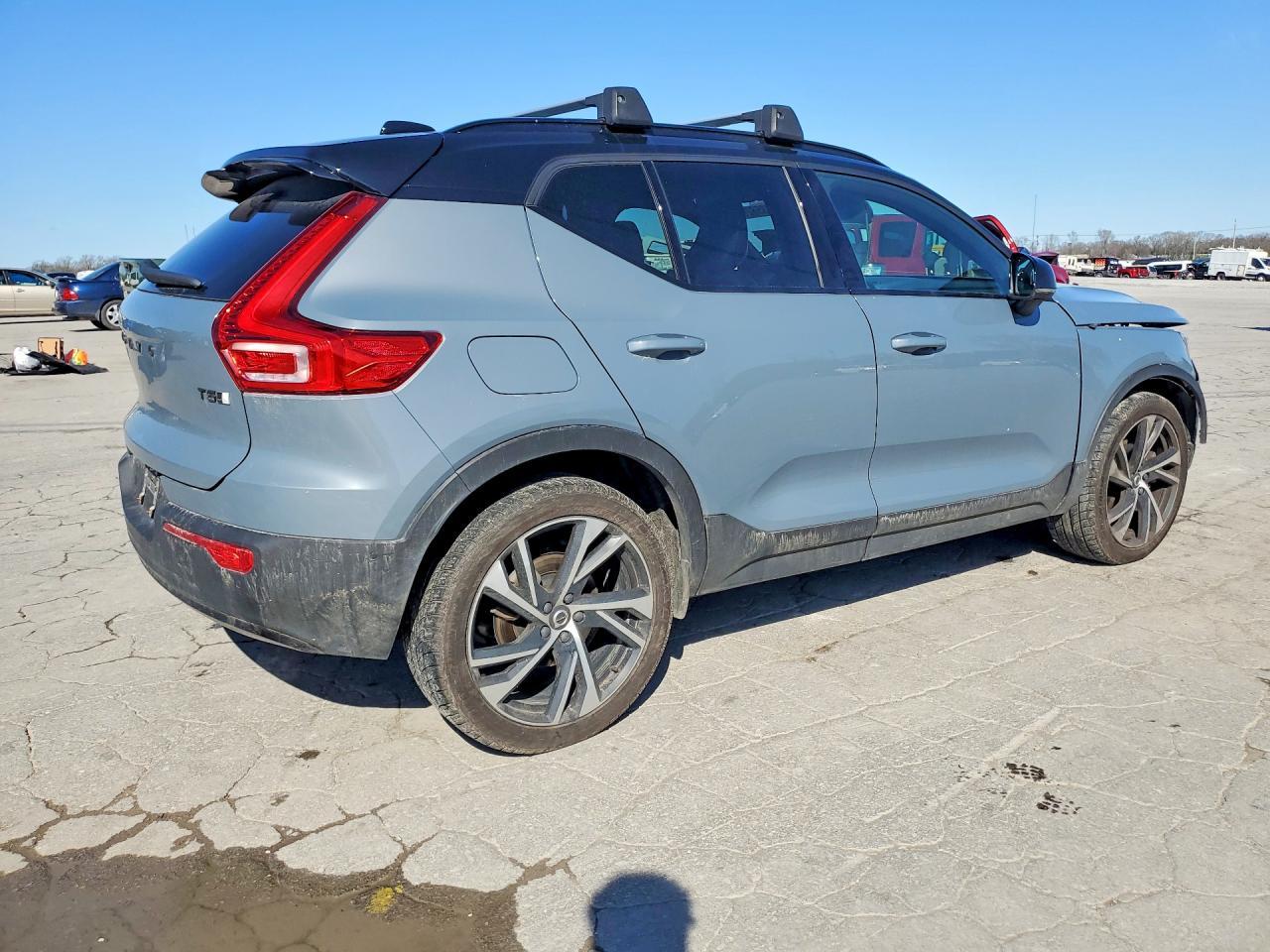 2022 Volvo Xc40 T5 R-Design - Image 3