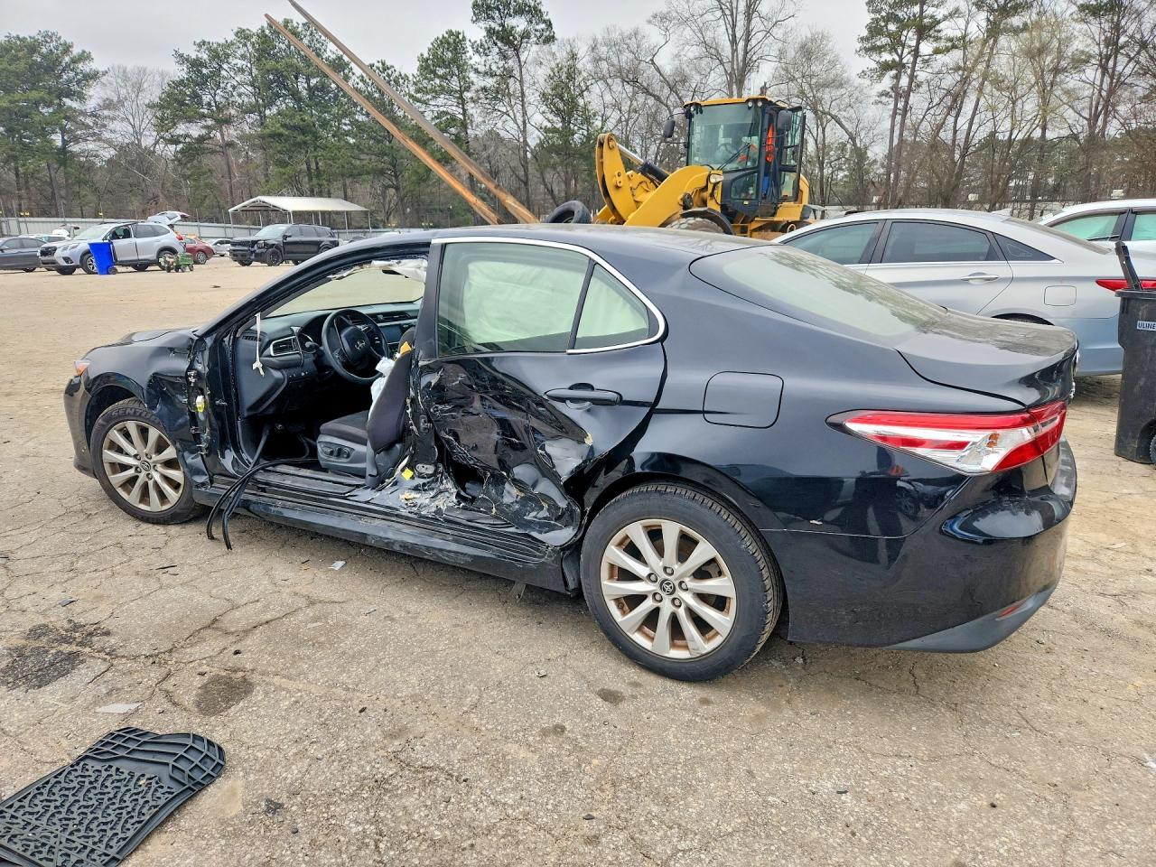 2018 Toyota Camry Le - Фото 2