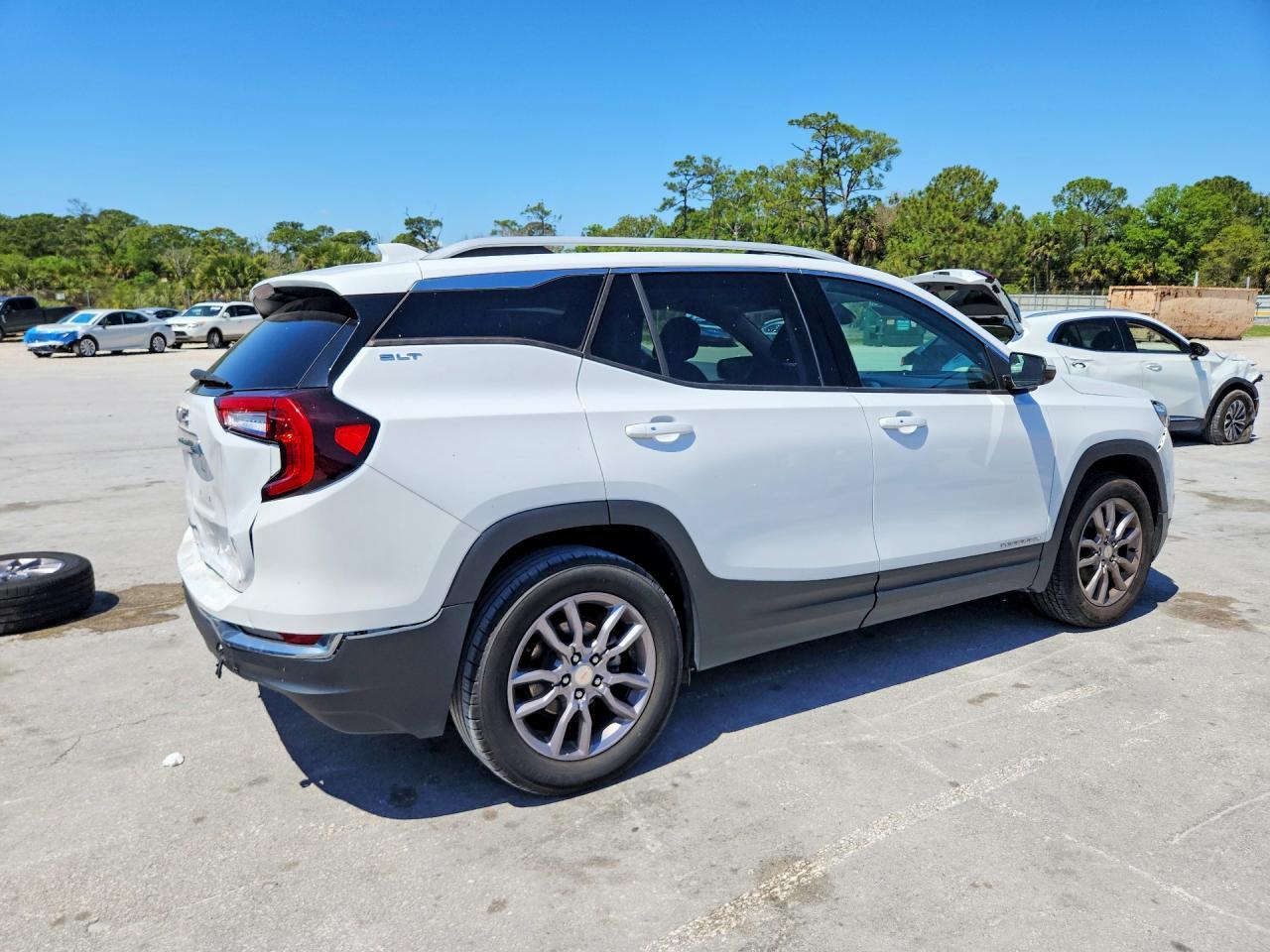 2023 GMC Terrain - Фото 3