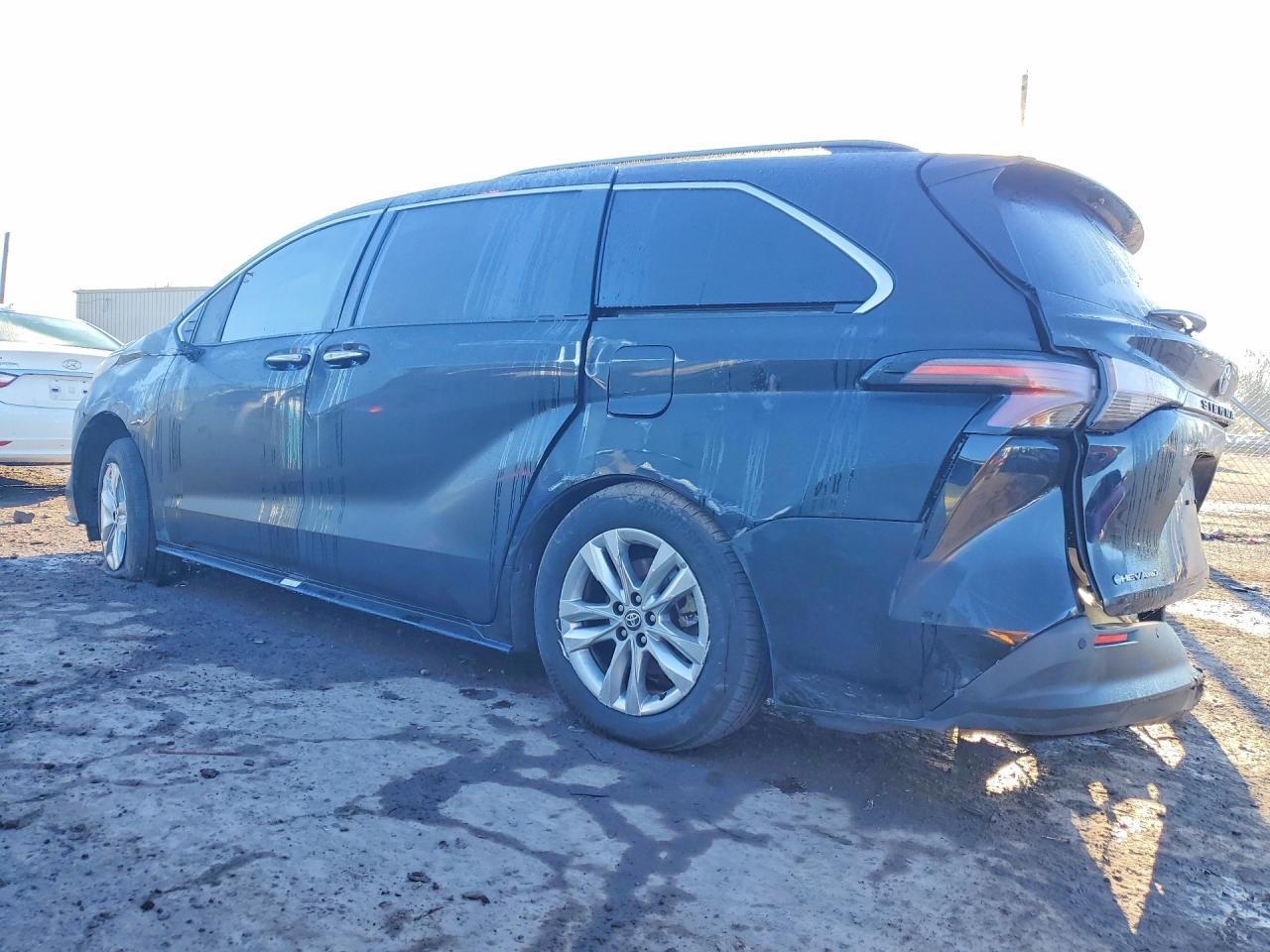 2025 Toyota Sienna Xle 7-Passenger - Фото 2