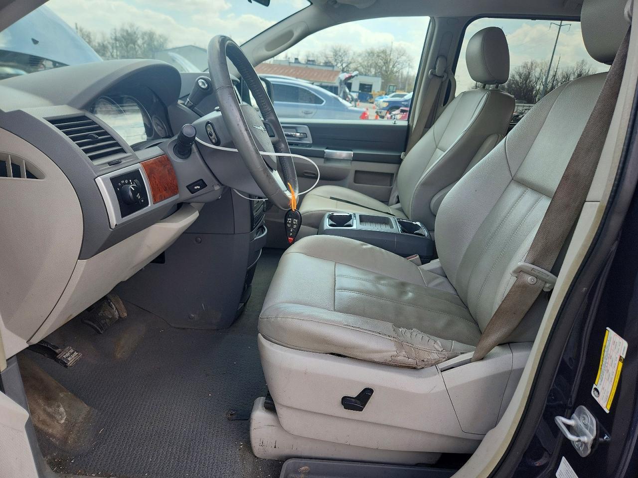 2008 Chrysler Town & Country Touring - Image 7