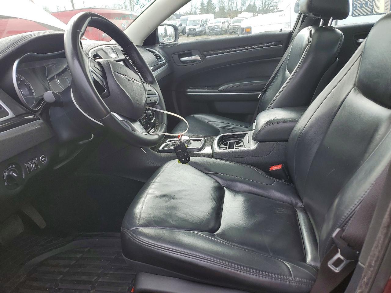 2016 Chrysler 300 Limited - Фото 7