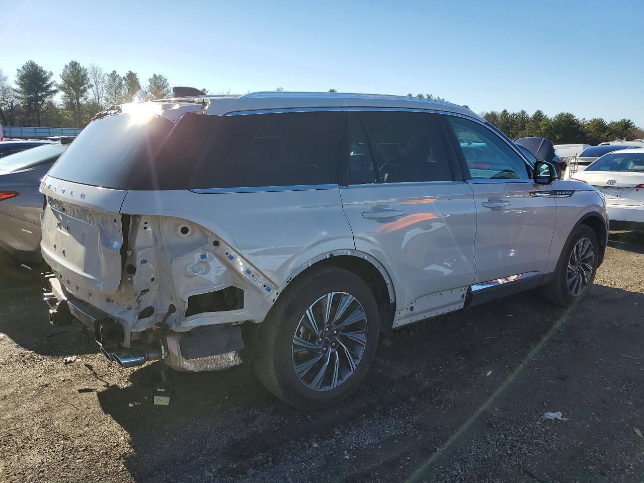 2025 Lincoln Aviator - Image 3
