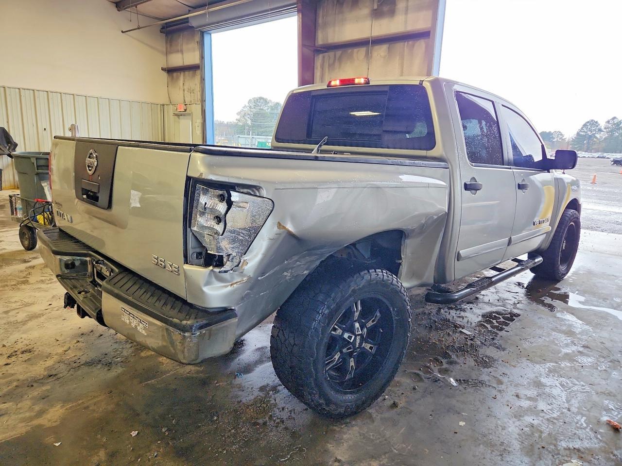 2010 Nissan Titan Se - Фото 3