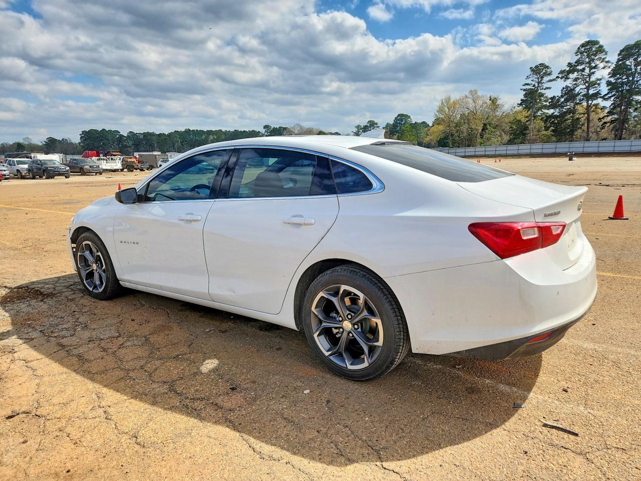 2024 Chevrolet Malibu Lt - Фото 2