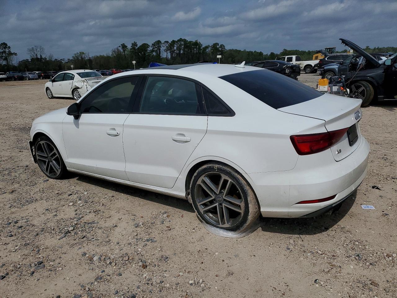 2017 Audi A3 Premium - Фото 2