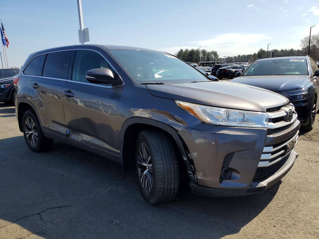 2017 Toyota Highlander Le - Фото 4