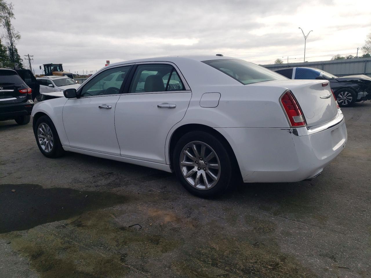 2012 Chrysler 300 Limited - Фото 2