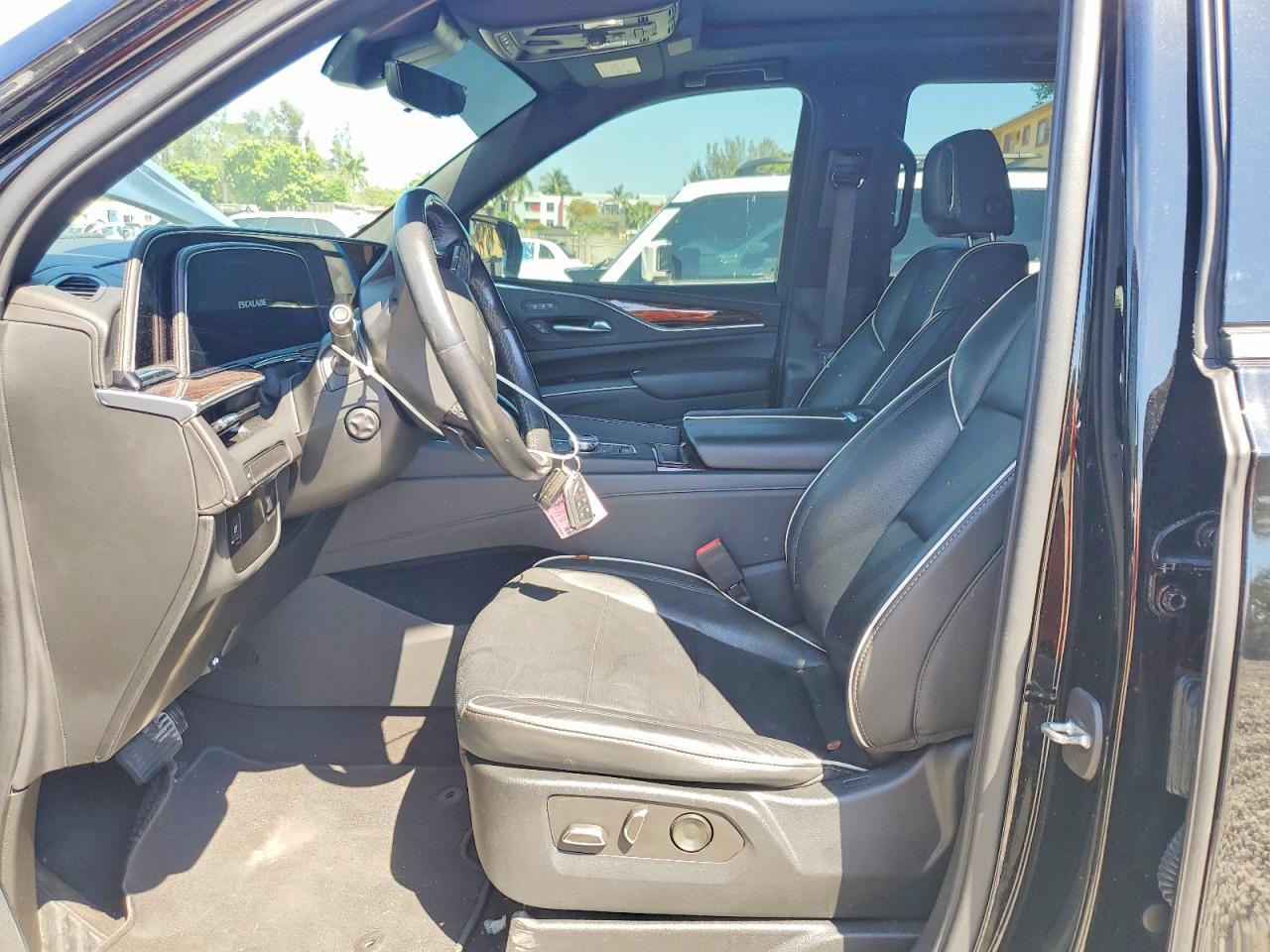 2022 Cadillac Escalade Premium Luxury - Image 7