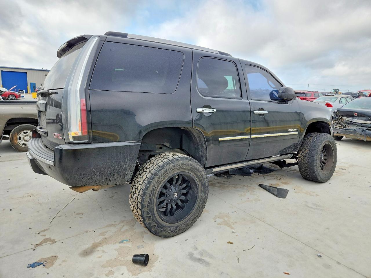 2011 GMC Yukon Denali - Image 3