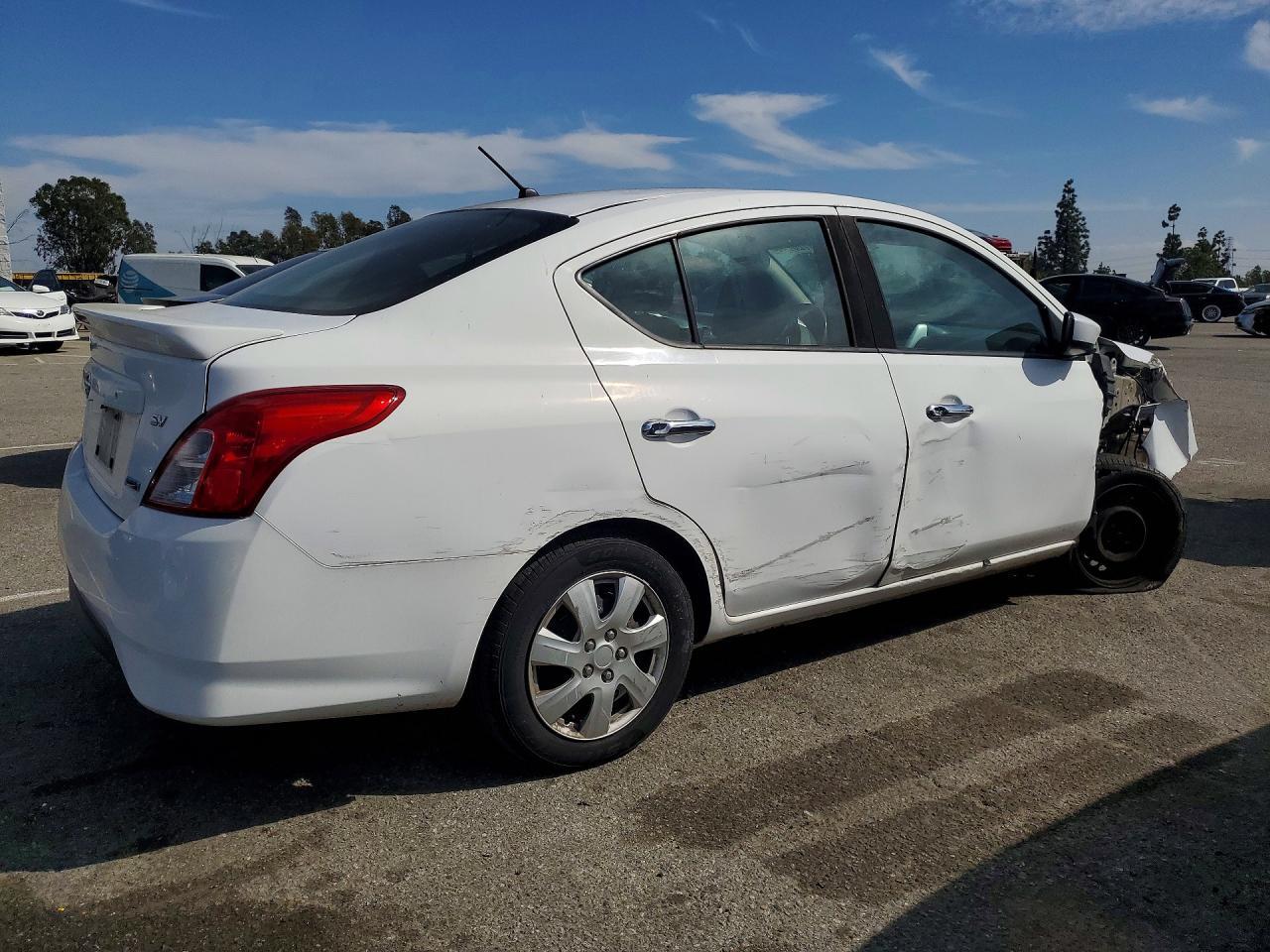 2019 Nissan Versa Sv - Image 3