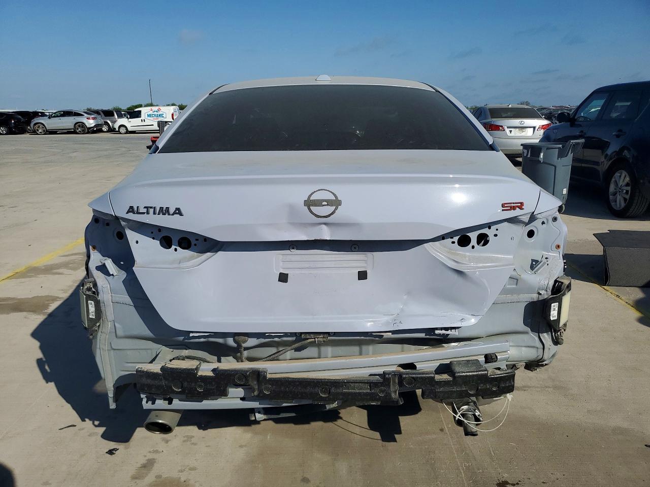 2025 Nissan Altima 2.5 Sr - Image 6