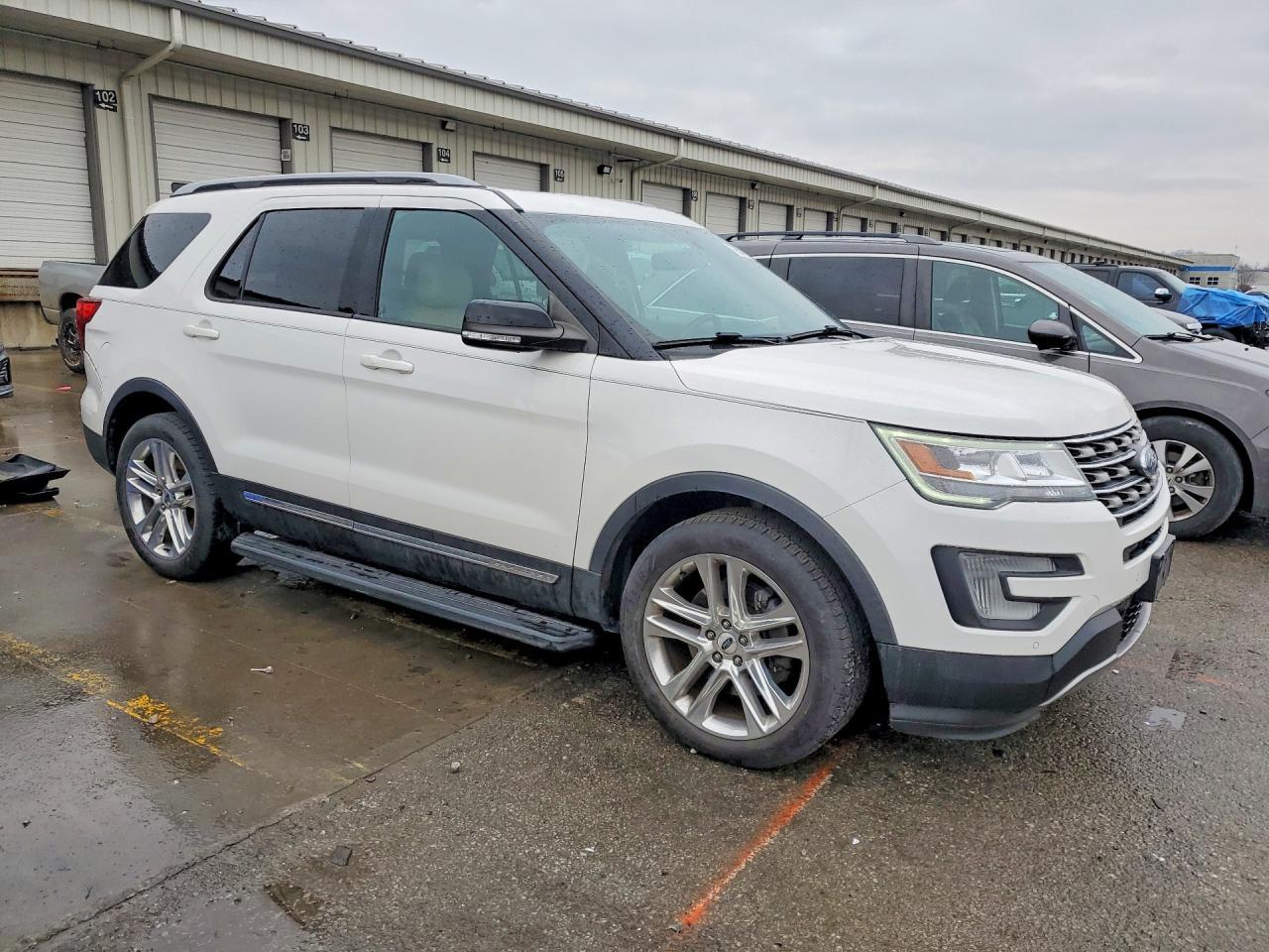 2017 Ford Explorer Xlt - Image 4