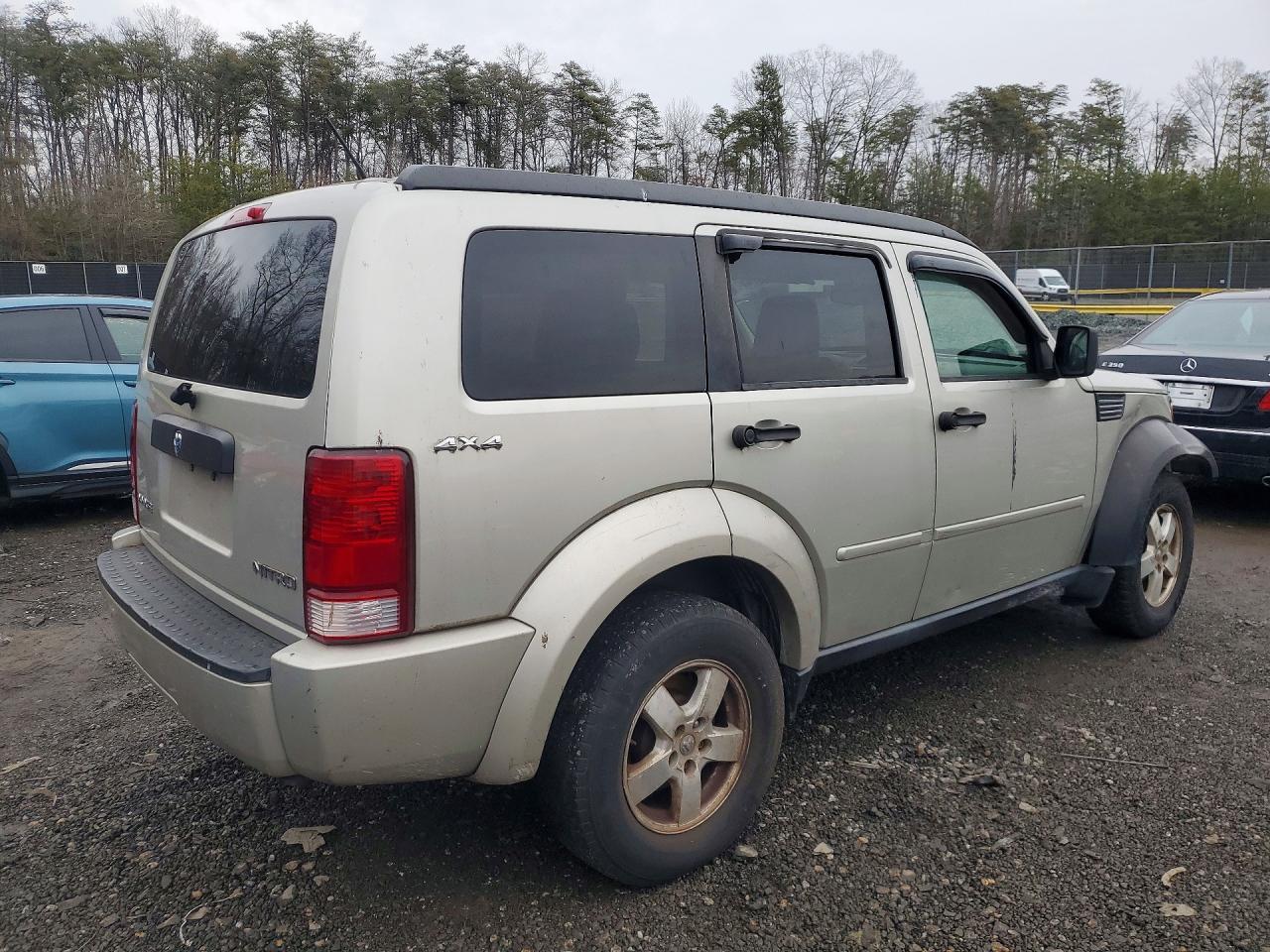 2009 Dodge Nitro Se - Image 3