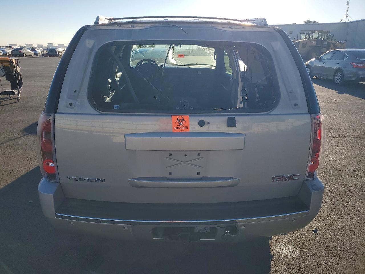 2008 GMC Yukon Denali - Фото 6