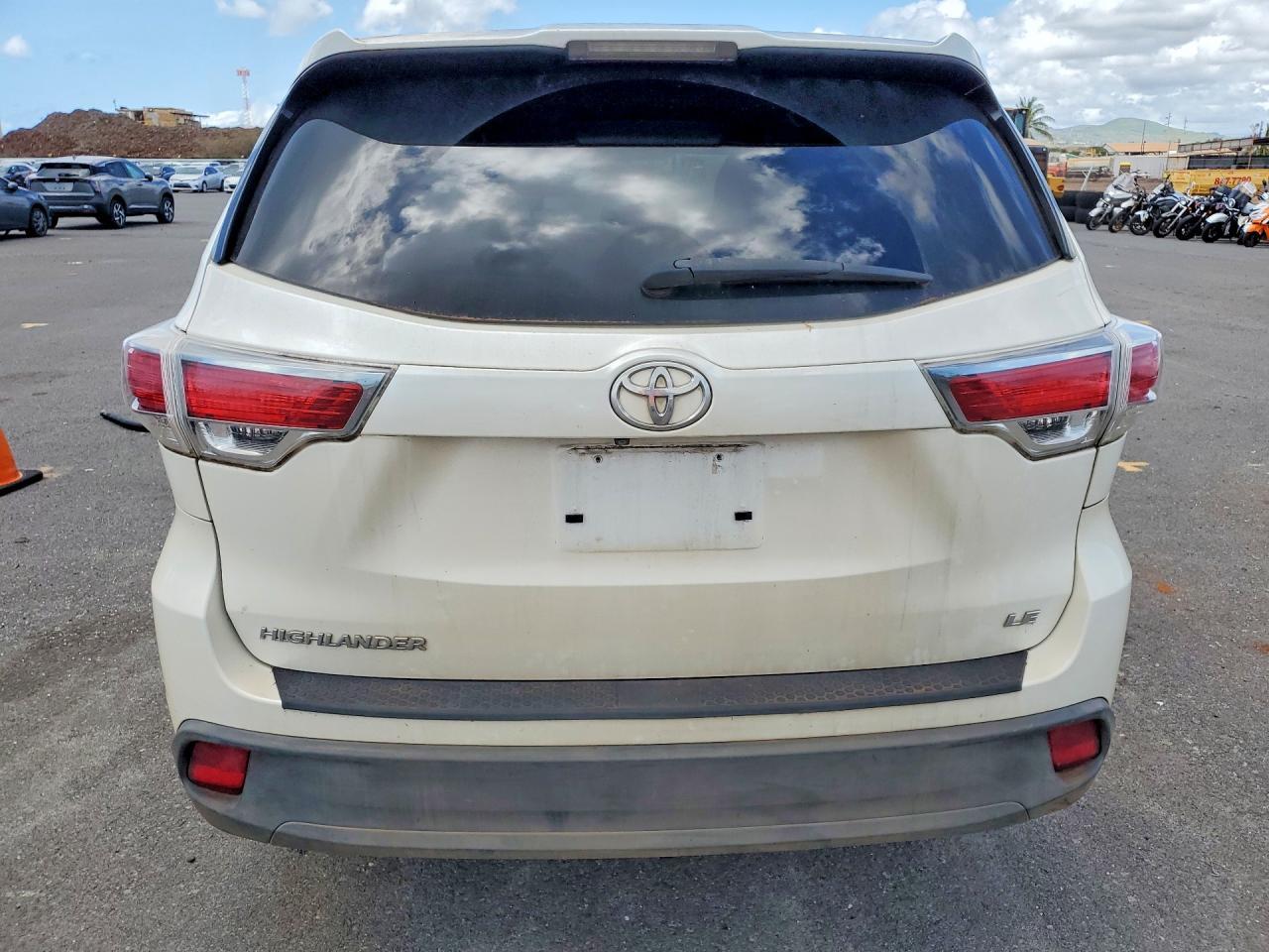 2014 Toyota Highlander Le - Image 6