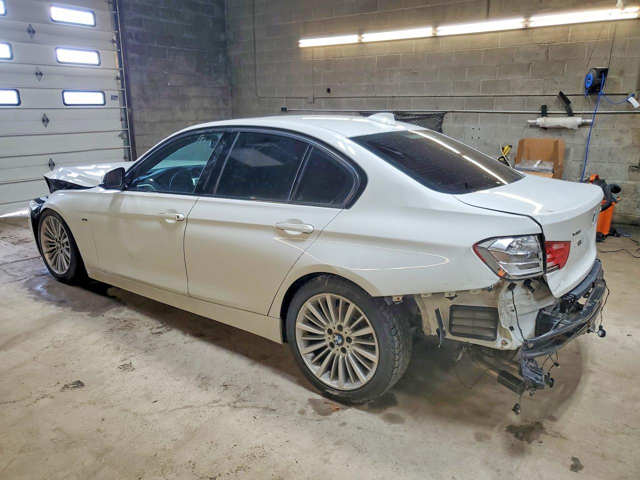 2013 BMW 328 Xi - Фото 2