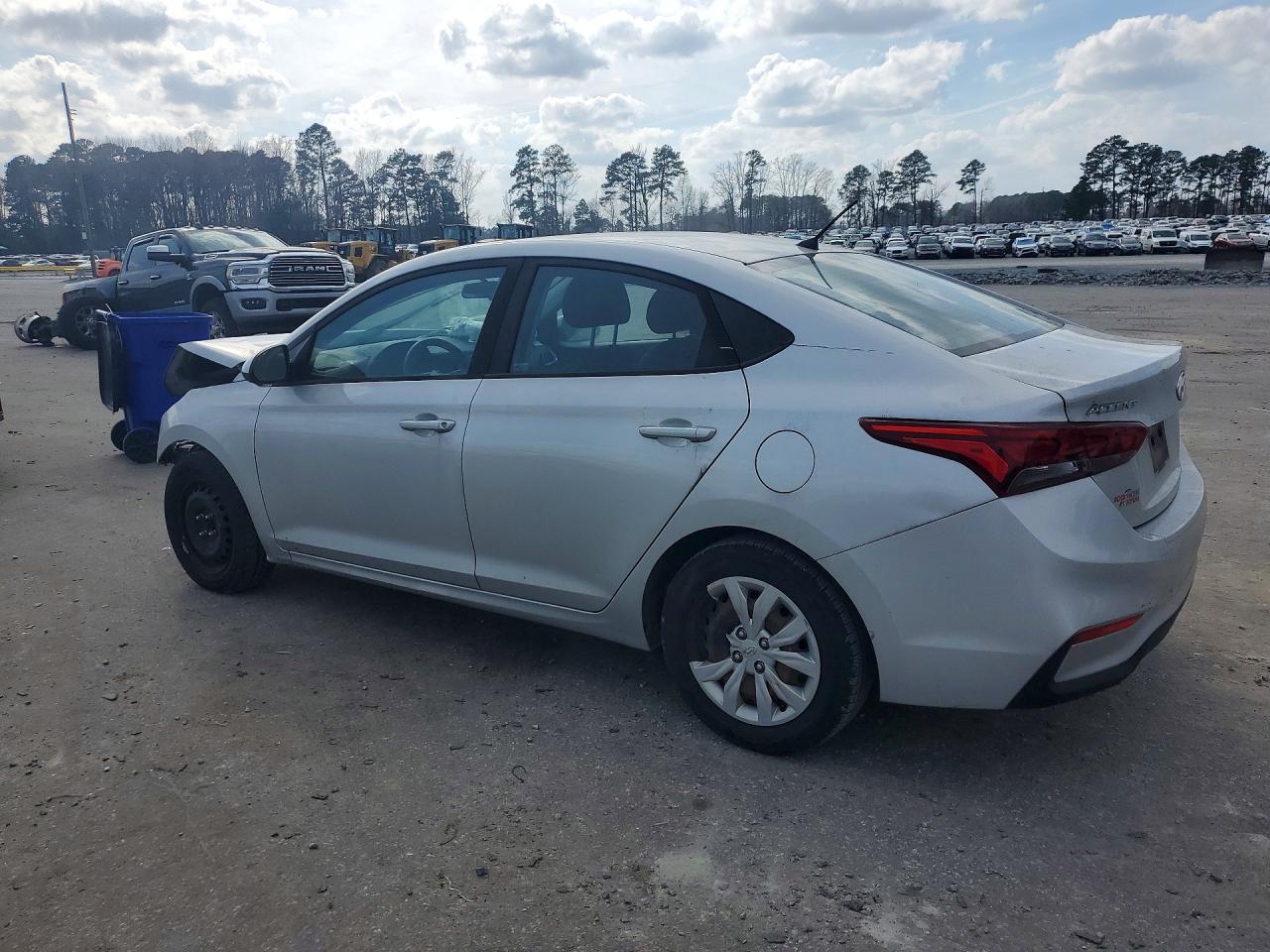 2018 Hyundai Accent Se - Фото 2